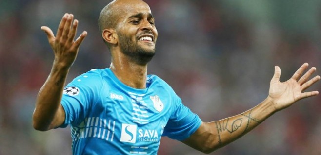 Beşiktaş'ın golcüsünü Mitrovic'in menajeri getiriyor!