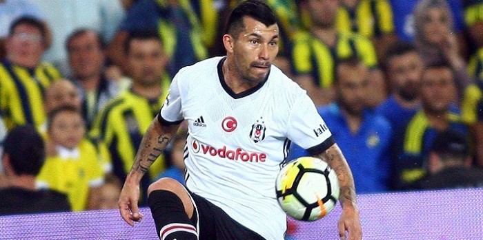 Gary Medel Beşiktaş'tan ayrılıyor