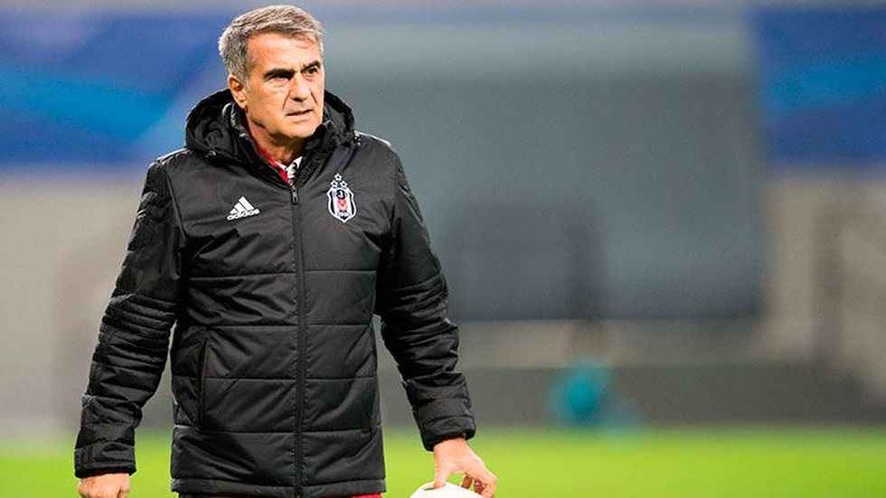 Şenol Güneş neşteri vuruyor