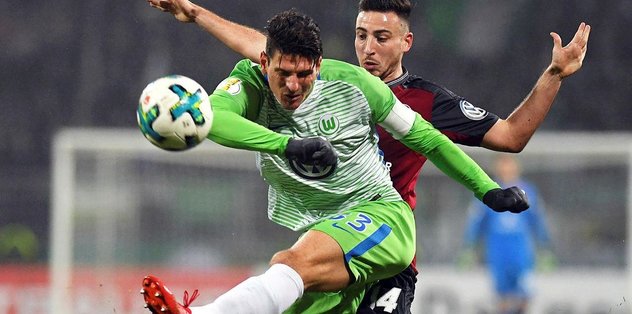 Beşiktaş'ın kapıları Jose Sosa ve Gomez'e kapalı!