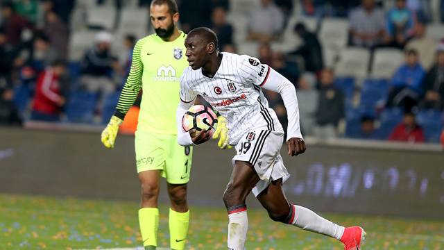 Yıldız golcü Demba Ba’yı takibe aldı!