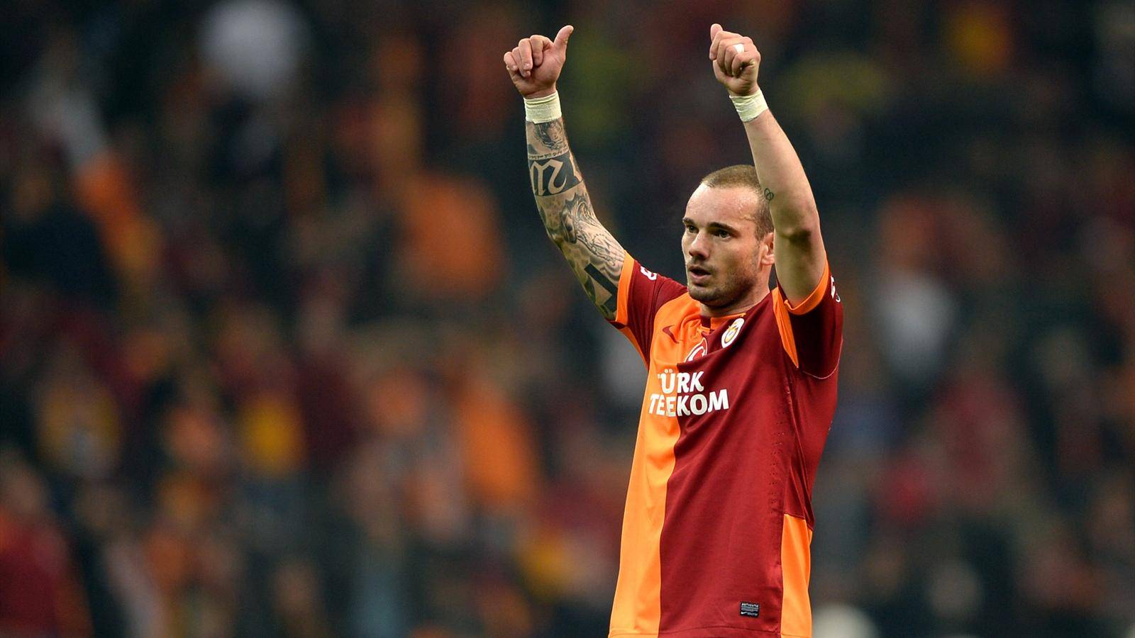 Sneijder Beşiktaş'a haber yolladı!