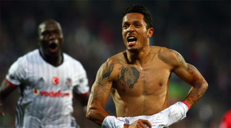 Beşiktaş'a Adriano piyangosu!