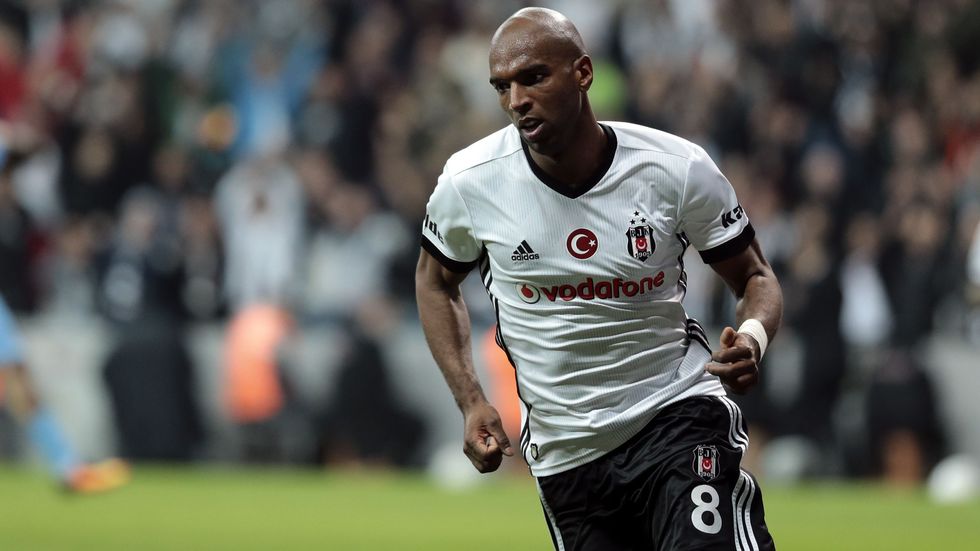 Ryan Babel yuvadan uçuyor!