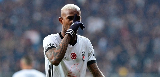 Şenol Güneş, Talisca'nın kulağını çekti