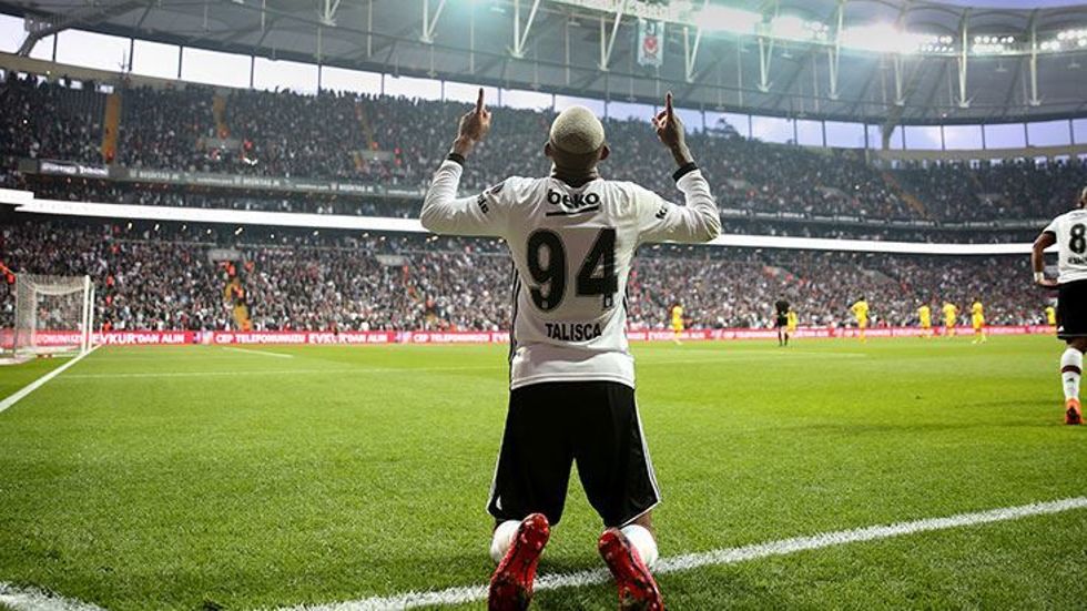Talisca Ronaldo’yu solladı...