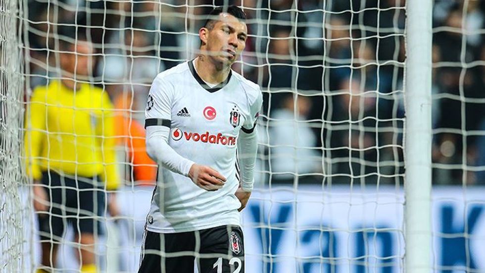 Gary Medel Türkiye'ye rekorla gelmiş!