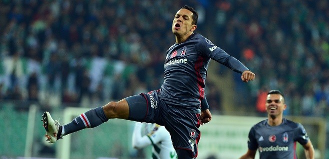 Şenol Güneş Adriano'yu sürdü! Şampiyonluk müjdesi geldi...