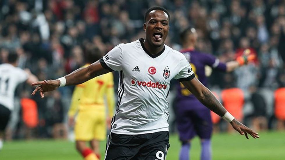Cyle Larin Beşiktaş'a müjdeyi verdi!