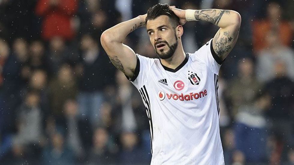 Alvaro Negredo'dan Beşiktaş'ı şok eden istek!