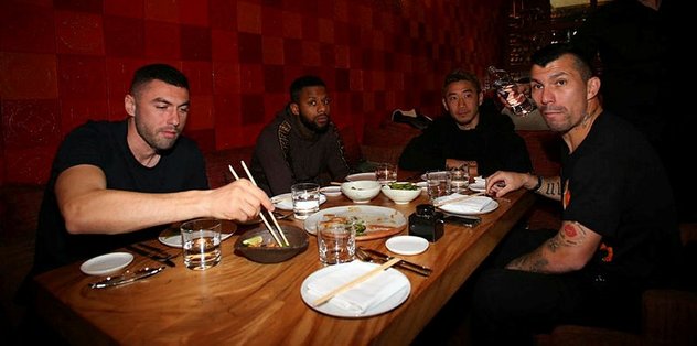 Ahmet Kavalcı'dan futbol takımına yemek