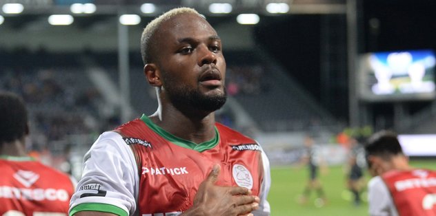 Belçika'da Cyle Larin şov! Hem atıyor hem attırıyor