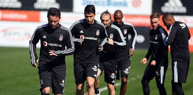 Beşiktaş'ta hastalığını atlatan Caner Erkin antrenmanlara başladı!