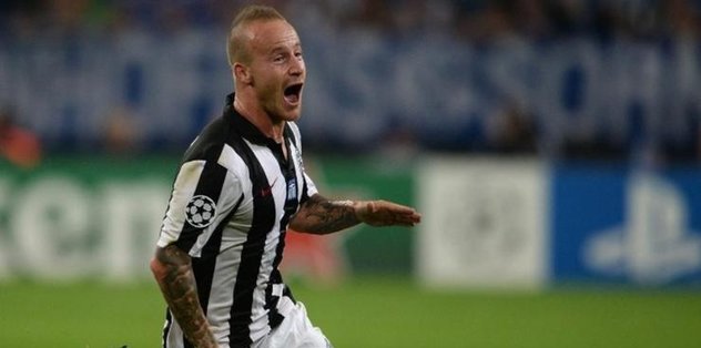 Beşiktaş'ın rakibi PAOK Miroslav Stoch ile yollarını ayırdı