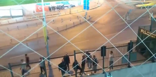 Beşiktaşlı taraftarlar stat dışından takımlarına böyle destek verdi