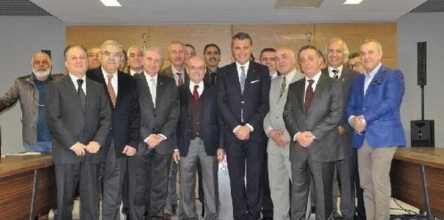 Beşiktaş'ta divan kurulu üyeleri mazbatalarını aldı