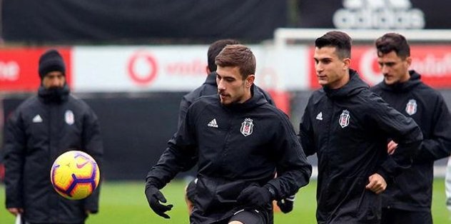 Beşiktaş'ta Medel ve Gökhan Gönül sakatlandı