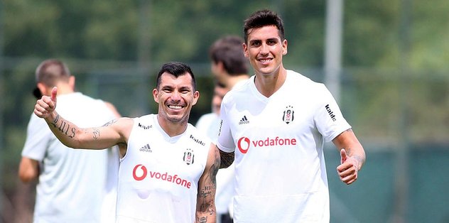 Beşiktaş'ta yeni transferler imzalıyor