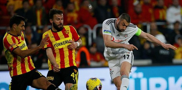 Burak Yılmaz Beto’na çarptı