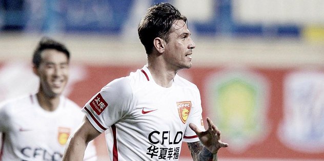 Ersan Gülüm haber bekliyor