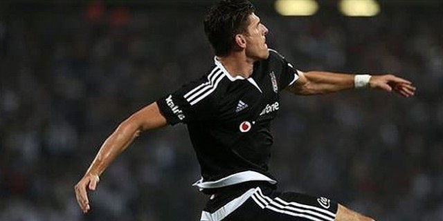 Benzema ve Van Persie bile yetişemedi