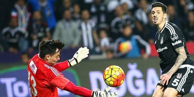 Bize karşı kapalı oynuyorlar