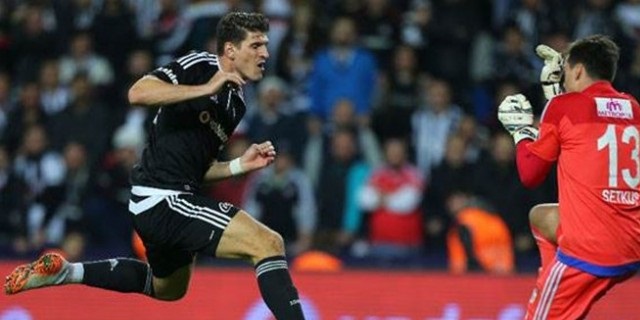 Süper Mario Gomez, Almedia'yı hatırlattı