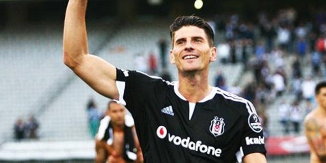 Cenk inanılmaz oynuyor ama