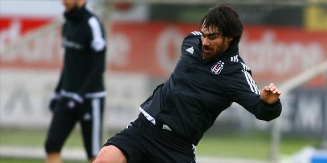 Veli Kavlak forma bekliyor