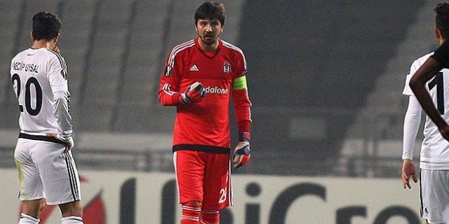 Tolga Buraya yumruk Havaya