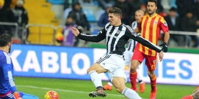 Podolski atınca sen de atıyorsun