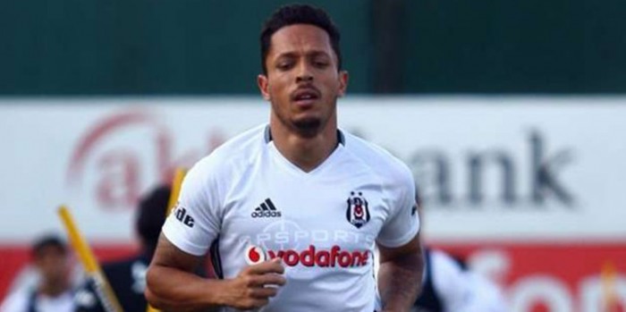 Beşiktaş'ın 4 Yıldızına Kanca