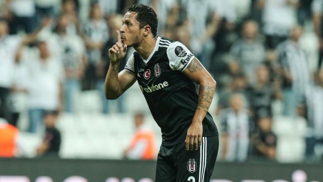 Beşiktaş'a Adriano Müjdesi!