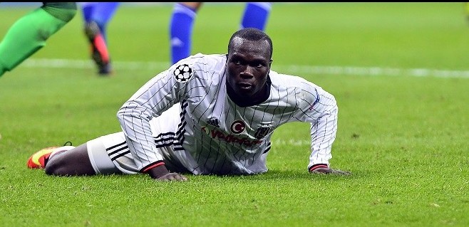 Aboubakar bunu yaptığı için yandı!