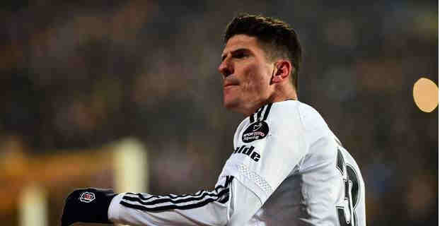 En seyredeğer futbolu biz oynuyoruz