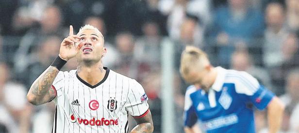 Napoli önünde gol peşinde Quaresma yakın takipte.