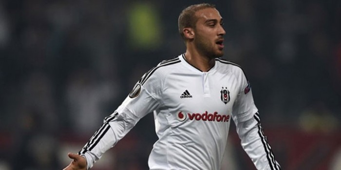 Cengo Van Persie'yi Solladı