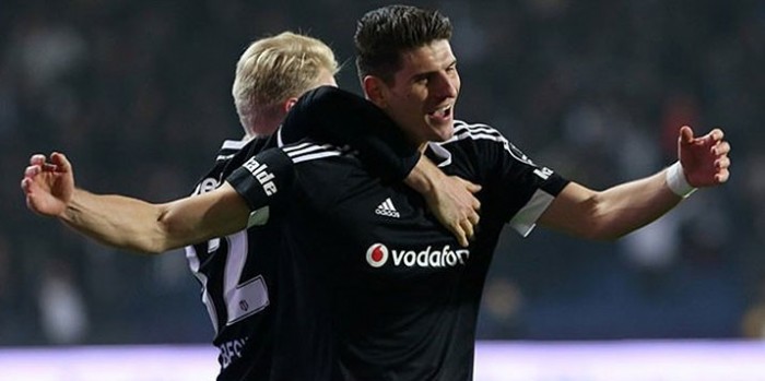 Gomez sahne alıyor!