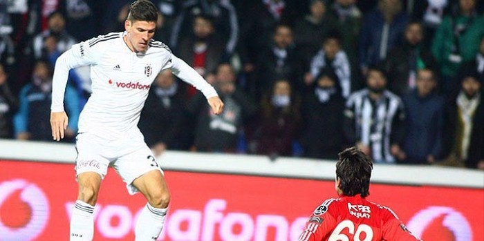 Yürü sen gomez, Töre sen bir dur