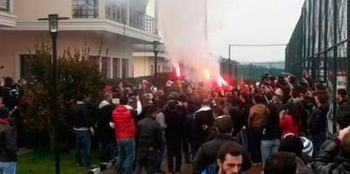 Taraftara Yakışan Uğurlama