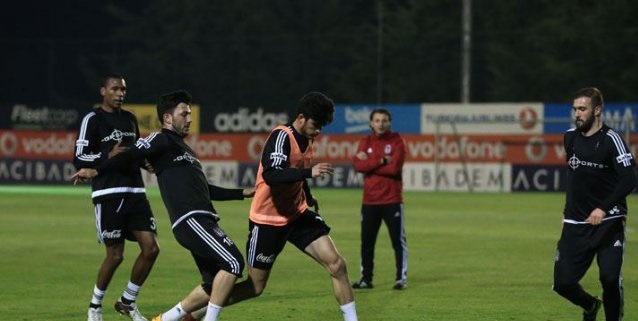 Beşiktaş, 10 futbolcuyla çalıştı