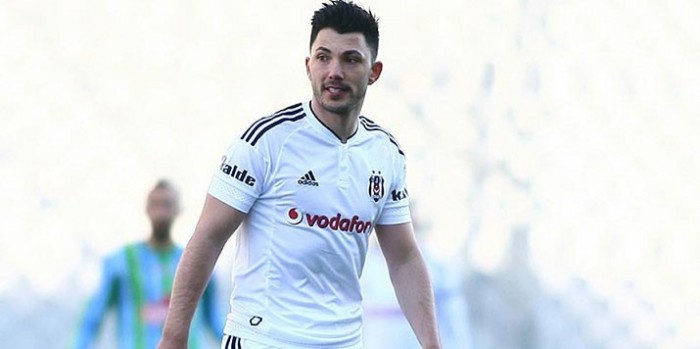 Tolgay Formayı Isırıyor