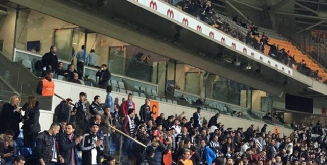 Beşiktaş taraftarından Seba tezahüratı