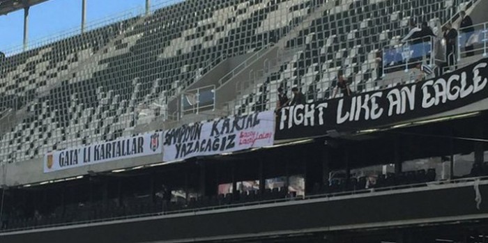 Vodafone Arena'da Pankartlar Asıldı