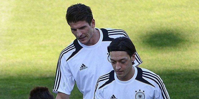 Gomez Tam Aranan Adam