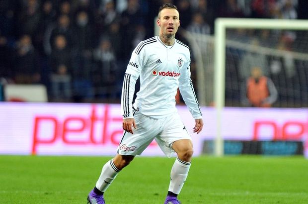 Taraftar Alexis'e Öfkeli