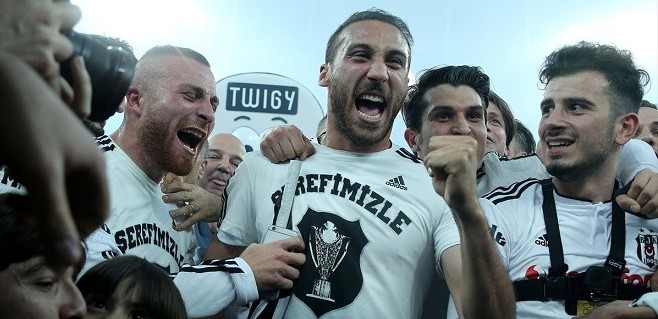 Cenk, Beşiktaş'ta oynamak için UEFA riskini bile göze aldı