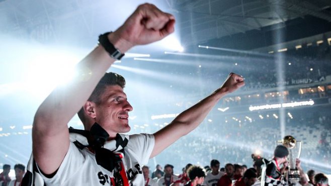 Bierhoff'tan Mario Gomez'e övgü