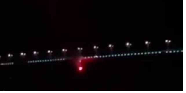 F.Bahçeliler, Beşiktaş bayrağını yaktı.