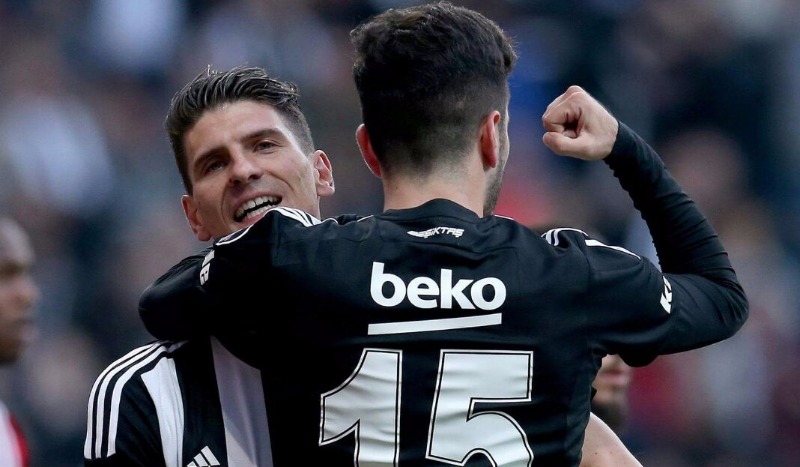 Almanlar Gomez'in Peşinde